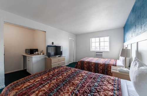 Everglades City Hotel | Quaint, Lakeside Standard Hotel Room