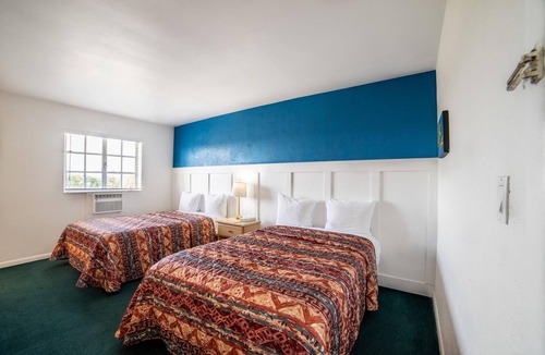 Everglades City Hotel | Quaint, Lakeside Standard Hotel Room