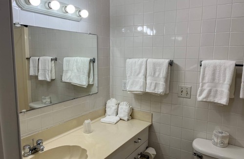 Everglades City Hotel | Quaint, Lakeside Queen Hotel Room