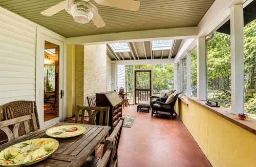Eagles Mere Cottage | Quaint two bedroom cottage in the heart of Eagles Mere. Sleeps four guests.