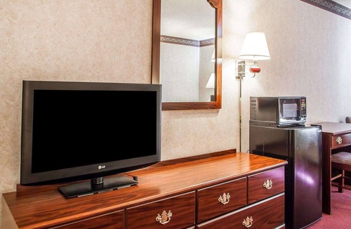 Bethel Hotel | Quality Inn Midway
