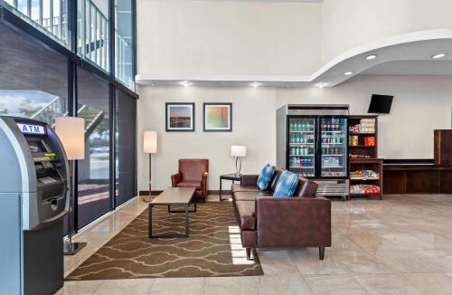 Disston Heights Hotel | Quality Inn & Suites at Tropicana Field