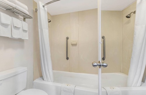 Easley Hotel | Quality Inn & Suites Easley - Greenville