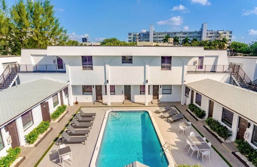 Deerfield Beach Apartment | Queen Bed + Twin 1 Block to Beach Heated Pool