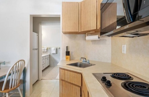 Little Torch Key Hotel | Queen Studio w/Kitchen, Pool & Beach Access | Breakfast Included