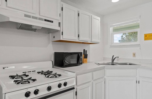 Little Torch Key Hotel | Queen Suite w/Kitchen, Breakfast, Pool & Private Beach on Little Torch Key