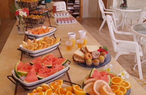 Little Torch Key Hotel | Queen Suite w/Kitchen, Breakfast, Pool & Private Beach on Little Torch Key