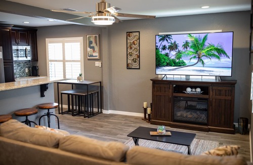 Disston Heights House | Quiet 2 BR House near Downtown and the Beaches!