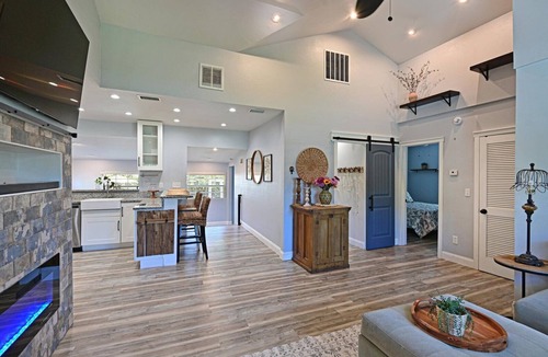 River District House | Quiet, beautiful area - dog friendly with Poolspa - between AMI & Riverwalk
