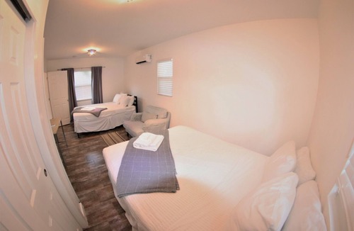 Northeast Miami House | Quiet Cottage in the MIMO district close to everything