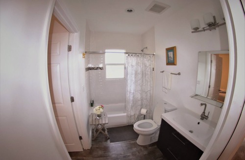 Northeast Miami House | Quiet Cottage in the MIMO district close to everything