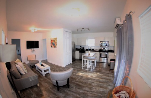 Northeast Miami House | Quiet Cottage in the MIMO district close to everything