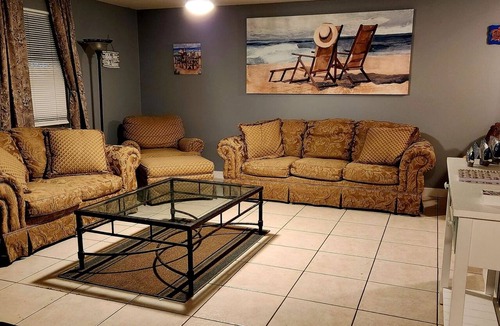 Laurel House | Quiet Cozy Beach House pet friendly few blocks away from the beach!