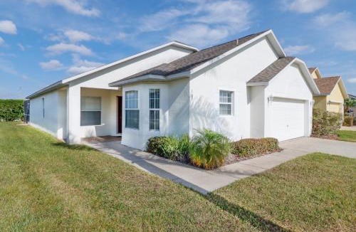 Westbury House | Quiet Getaway Nr Golf & Posner Park with Pool