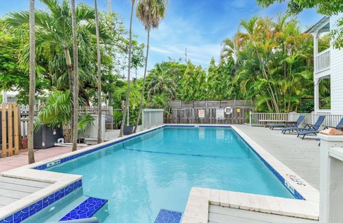 Key West Historic District Apartment | Quiet Old Town Studio - Gated Enclave, Luxury Bidet Bath & Pool