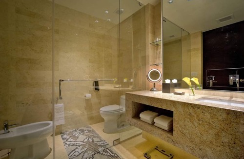 Seybold Hotel | Quiet Place You Can Relax! Suite w/Sleep System Adjustable Comfort Beds