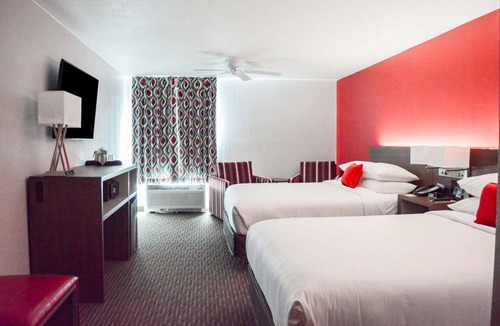Kissimmee Hotel | Radisson LBV South | 2 Queen | Minutes to Theme Parks, Old Town Kissimmee