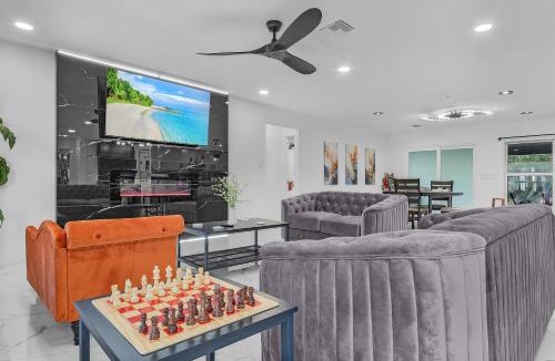 Iona House | Rare 3 Bedroom House, 5 minutes drive to beach, Events Permitted