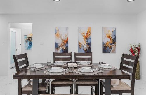 Iona House | Rare 3 Bedroom House, 5 minutes drive to beach, Events Permitted