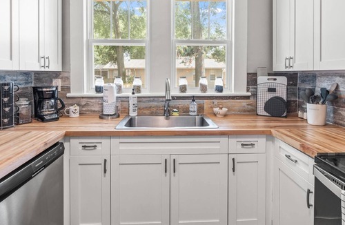 Old Seminole Heights House | Rare Find! BeeKeeper's Inn - Beautifully Renovated 1929 Home on Brick Street |Walk to Breweries