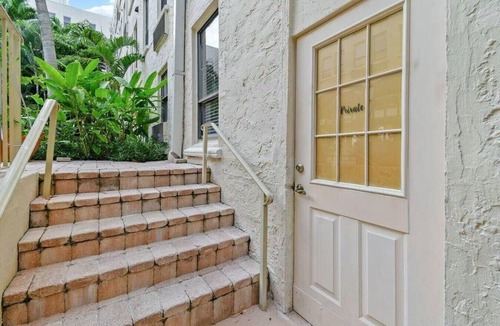 Palm Beach - West Palm Beach Apartment | Rare Garden Studio | Pool Deck Access + Beach