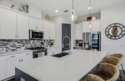 Redington Beach House | 🌟RBV# 315-317| Two Huge Townhomes with adjoining yards |Sleeps 18| Hot Tub| Gulf View!
