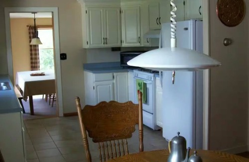 Cambra House | Red Hill Guesthouse One Bedroom two baths 2 Guests