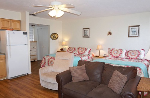 North Redington Beach Condo | Redington Surf Resort 10 Studio