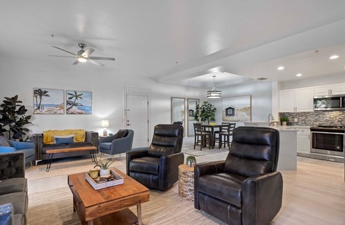 Jacarandas Condo | Reduced Rates Due to Cancellation! Updated,spacious 2/2 Condo in gated community