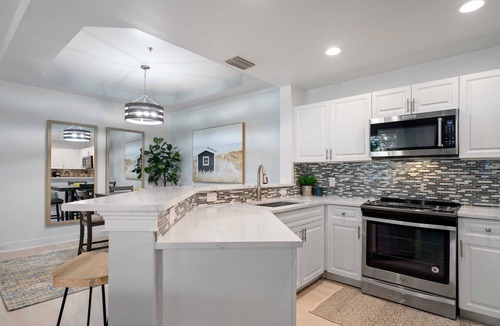 Jacarandas Condo | Reduced Rates Due to Cancellation! Updated,spacious 2/2 Condo in gated community