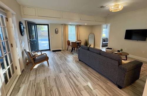 North East Park House | Relax at this peaceful St. Pete retreat near beaches, downtown, and dinning.