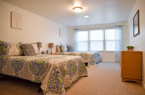 South Hills House | Relax & Feel At Home During Your Pittsburgh Stay