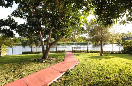 Tropic Palms House | Relax-Home On Canal-Fun Pool & Spa-WiFi-Near All