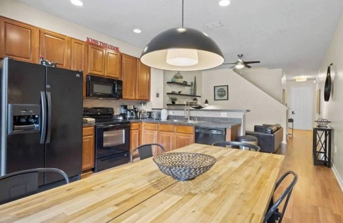 Crestwynd Bay House | Relax in a Charming 3BD Home BBQ