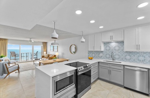 Satellite Beach Condo | Relax in Style: Oceanfront Penthouse with Heated Pool & BBQ Grills ☀️