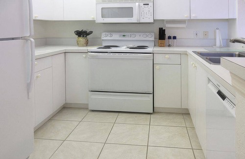 South Island Condo | Relax In The Sunshine! Lovely 2B/2B Vacation Condo w/All Weather Lanai, Walk To Beach, Resort Pool!