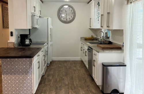 Hobe Sound House | Relax in this 3 bedroom, 2 bathrooms, heated pool with pull out couch, sleeps 8