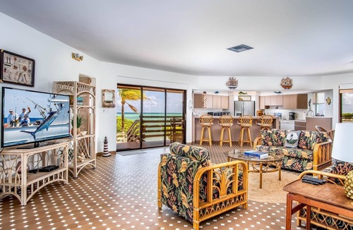 Islamorada House | Relax in this 3BR open water view home with private pool in Islamorada.
