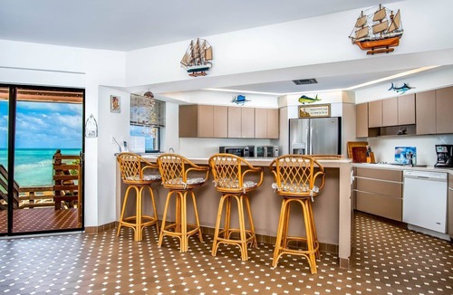 Islamorada House | Relax in this 3BR open water view home with private pool in Islamorada.