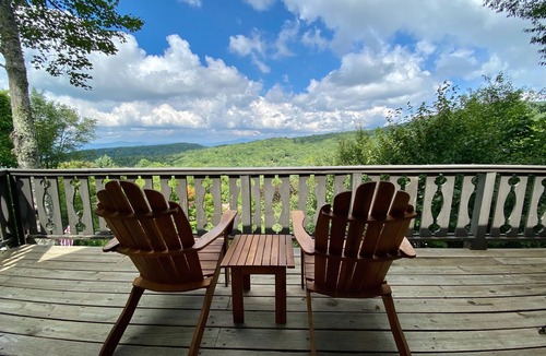 Beech Mountain House | Relaxation with panoramic views everywhere you look! 1 minute drive to Resort.