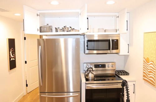 Communipaw Apartment | Relaxing 1BR Retreat for 2 guest