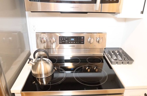Communipaw Apartment | Relaxing 1BR Retreat for 2 guest