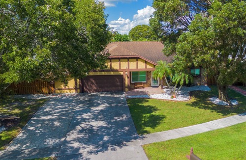 Weston House | Relaxing Florida Retreat w/Private Pool & Grill
