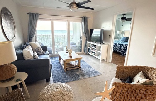 Hutchinson Island South Condo | Relaxing Ocean front condo