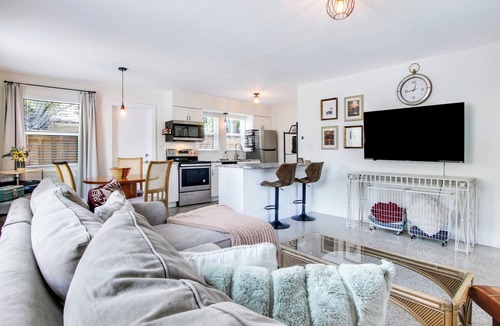 Lake Worth Apartment | Relaxing Tropical Retreat w/Boat Parking and Walking Distance to ALL!