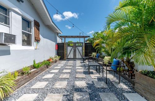 St. Petersburg Apartment | Remodeled 2BR Apartment w/Garden Deck