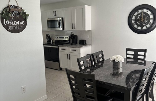 Ruskin Villa | Remodeled Duplex. Close to apollo Beach and places to eat and entertainments.