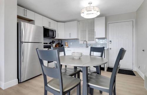 Bonita Springs Condo | REMODELED STUDIO | SLEEPS 4 | HEATED POOLS | FREE WIFI | KEYLESS ENTRY | STEPS TO BONITA BEACH