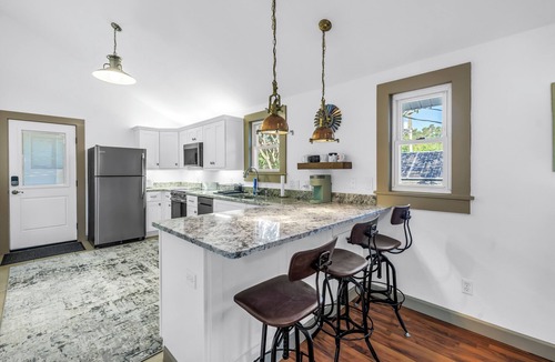 Historic Old Northeast Apartment | Renovated 1-Bedroom Apartment in Prime St. Pete Location