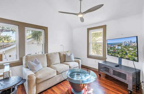 Historic Old Northeast Apartment | Renovated 1-Bedroom Apartment in Prime St. Pete Location
